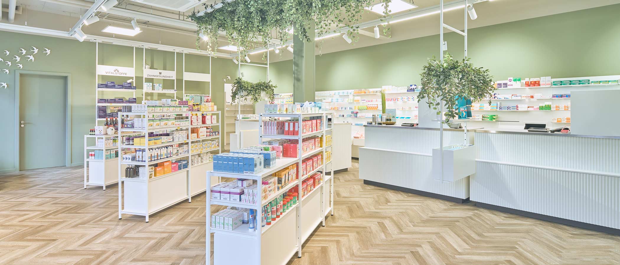 Schwalbanger-Apotheke – Umbau im laufenden Betrieb für eine moderne, offene Apothekenwelt – Hoffmann Interior