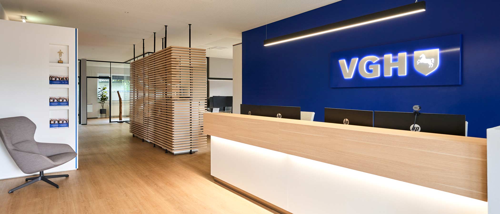 VGH Versicherungen – Raum für Vertrauen: Maßgeschneiderte Agentureinrichtungen – Hoffmann Interior