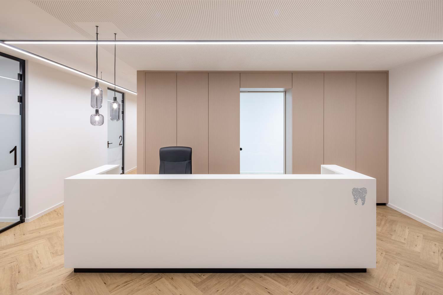 Praxis Ranjbaryan – Praxisdesign neu gebaut: auf 225 m² – Hoffmann Interior