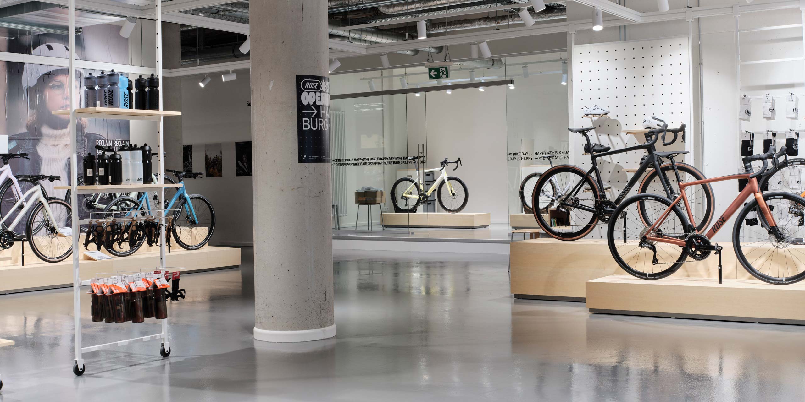 Rose Bikes – Brand Experience Store am Ballindamm in Hamburg: Cycling, Service und Café neu gedacht
