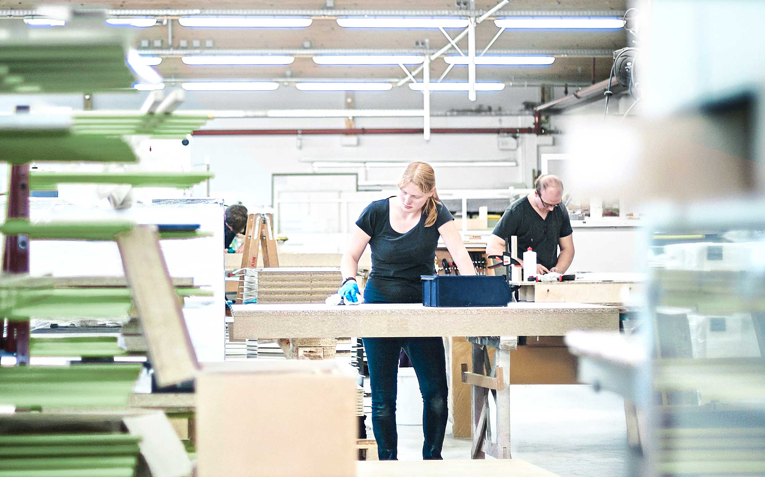 Als Tischler m/w/d fertigst du vorwiegend im Bankraum hochwertige Möbel und Baugruppen für anspruchsvolle Innenausbauprojekte.