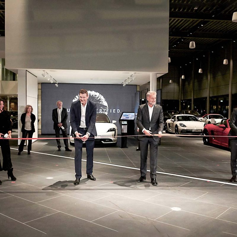 Porsche AG – Neues Möbelsystem für rund 550 Porsche Zentren weltweit – Hoffmann Interior