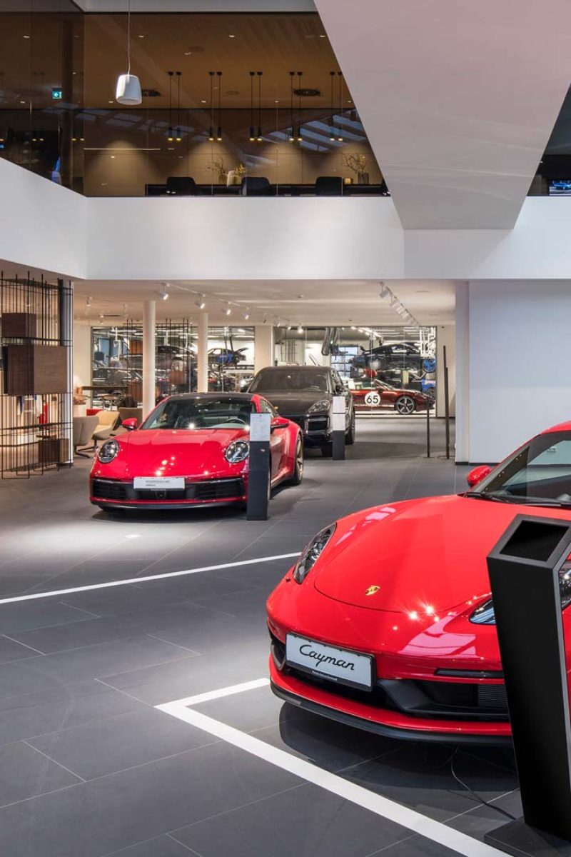 Porsche AG – Neues Möbelsystem für rund 550 Porsche Zentren weltweit – Hoffmann Interior