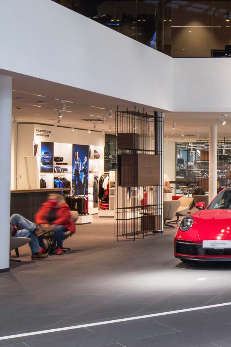 Porsche AG – Neues Möbelsystem für rund 550 Porsche Zentren weltweit – Hoffmann Interior