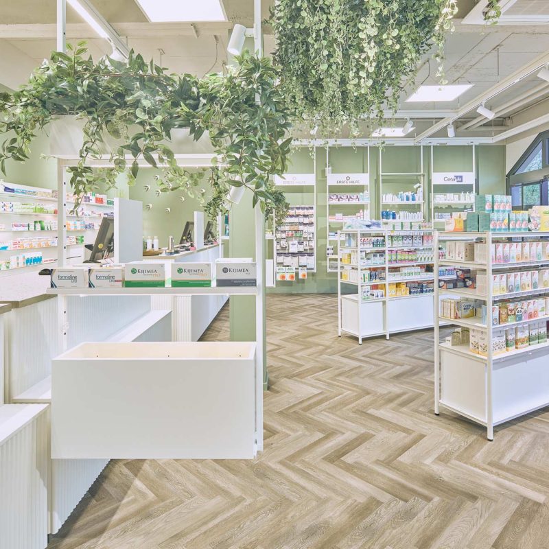 Schwalbanger-Apotheke – Umbau im laufenden Betrieb für eine moderne, offene Apothekenwelt – Hoffmann Interior