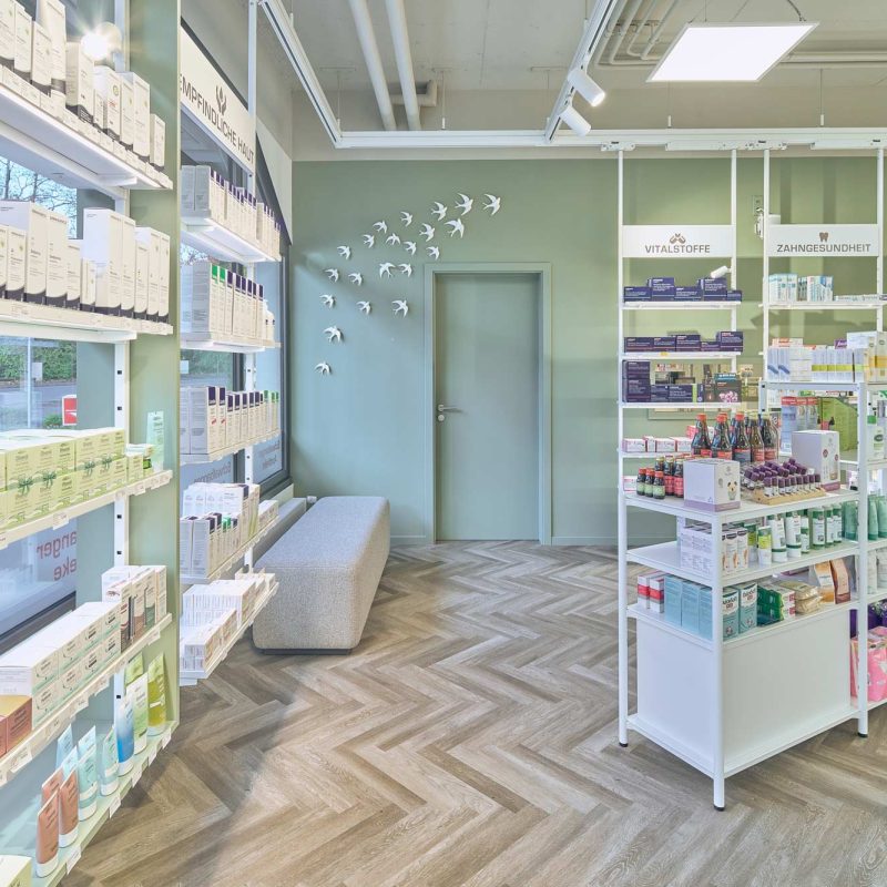 Schwalbanger-Apotheke – Umbau im laufenden Betrieb für eine moderne, offene Apothekenwelt – Hoffmann Interior