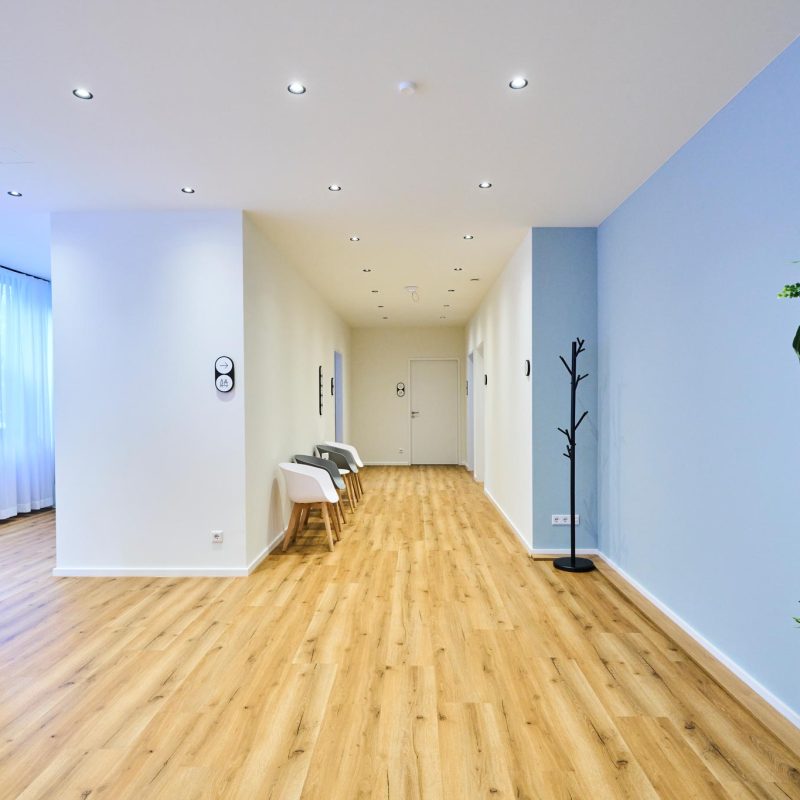 Avi Medical – 33 moderne Hausarztpraxen an sechs Standorten umgesetzt – Hoffmann Interior