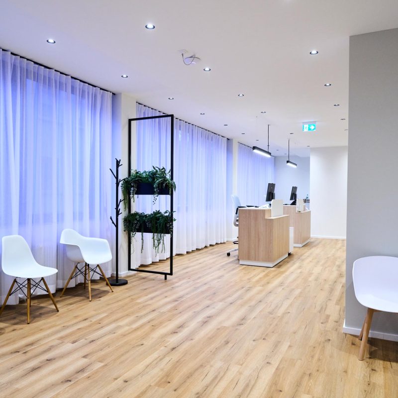 Avi Medical – 33 moderne Hausarztpraxen an sechs Standorten umgesetzt – Hoffmann Interior