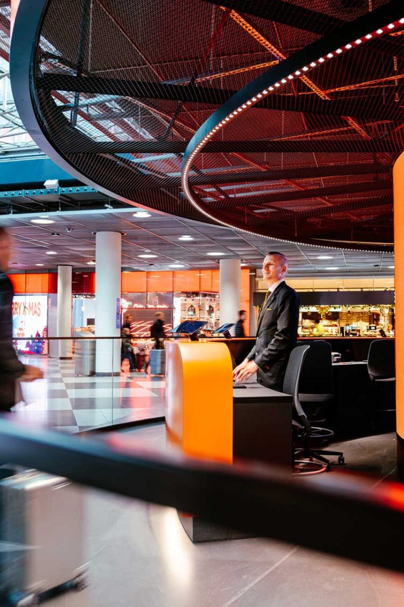 Sixt GmbH & Co. Autovermietung KG – Über 20 Filialen in markantem Orange – Hoffmann Interior