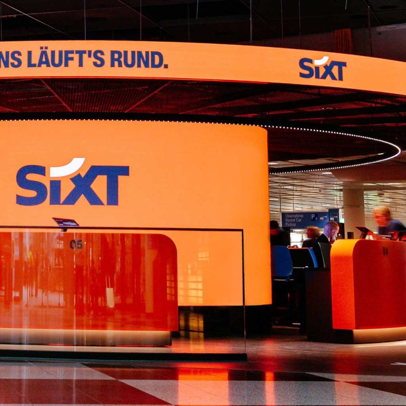 Sixt GmbH & Co. Autovermietung KG – Über 20 Filialen in markantem Orange – Hoffmann Interior