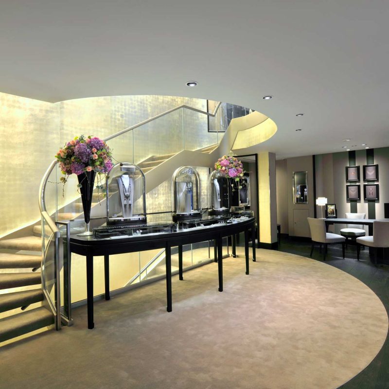 Van Cleef & Arpels – Gold, Glas, Geheimtechnik: Boutiques mit Raffinesse und Sicherheit – Hoffmann Interior