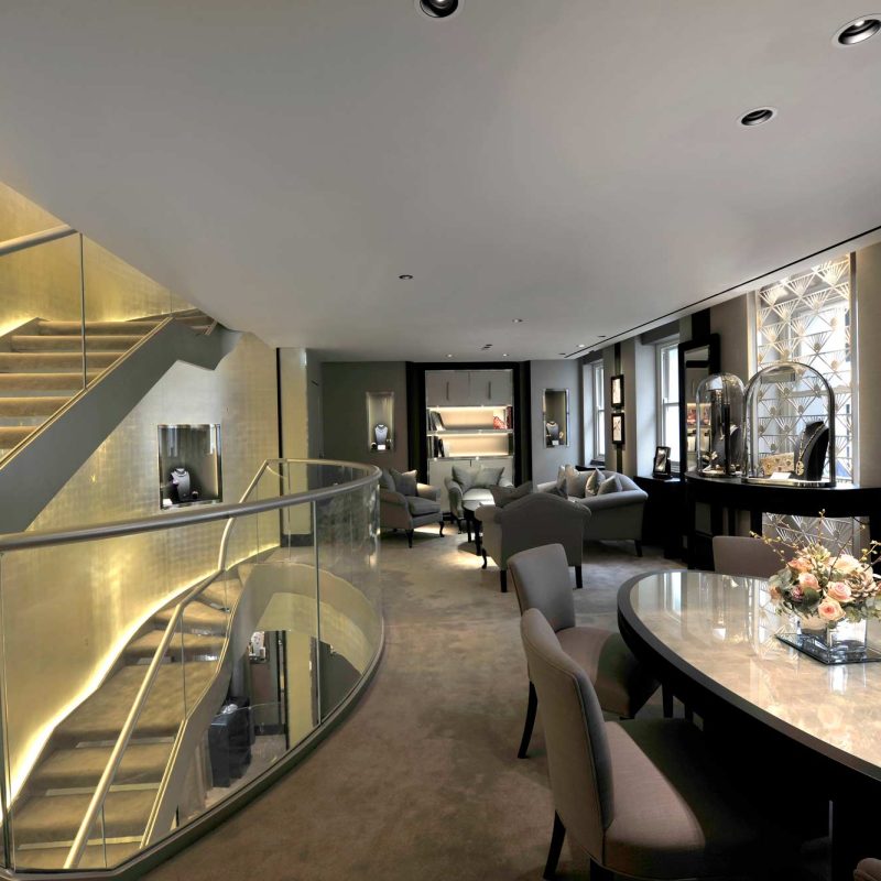 Van Cleef & Arpels – Gold, Glas, Geheimtechnik: Boutiques mit Raffinesse und Sicherheit – Hoffmann Interior