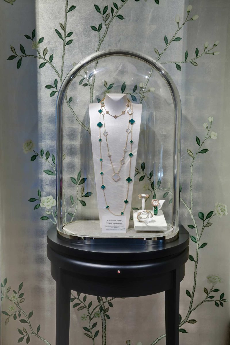 Van Cleef & Arpels – Gold, Glas, Geheimtechnik: Boutiques mit Raffinesse und Sicherheit – Hoffmann Interior