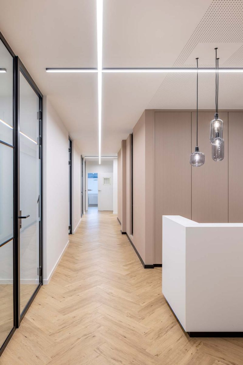 Praxis Ranjbaryan – Praxisdesign neu gebaut: auf 225 m² – Hoffmann Interior