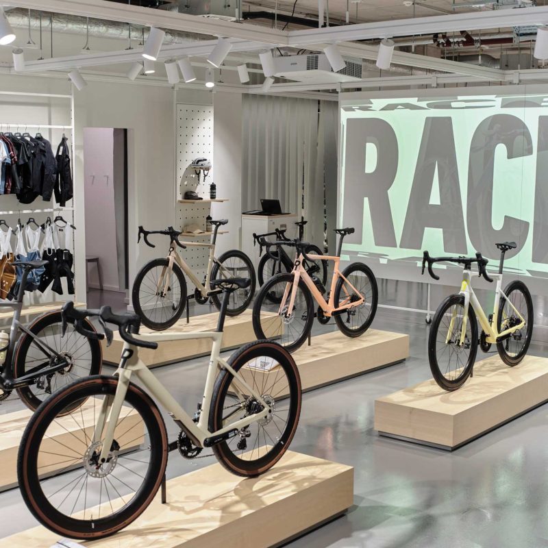 Rose Bikes – Brand Experience Store am Ballindamm in Hamburg: Cycling, Service und Café neu gedacht
