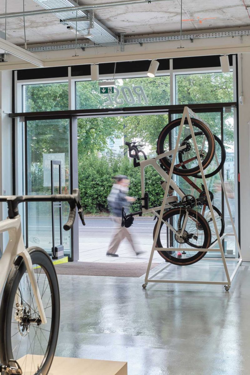 Rose Bikes – Brand Experience Store am Ballindamm in Hamburg: Cycling, Service und Café neu gedacht