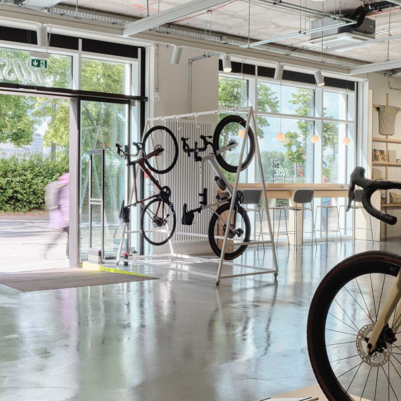 Rose Bikes – Brand Experience Store am Ballindamm in Hamburg: Cycling, Service und Café neu gedacht