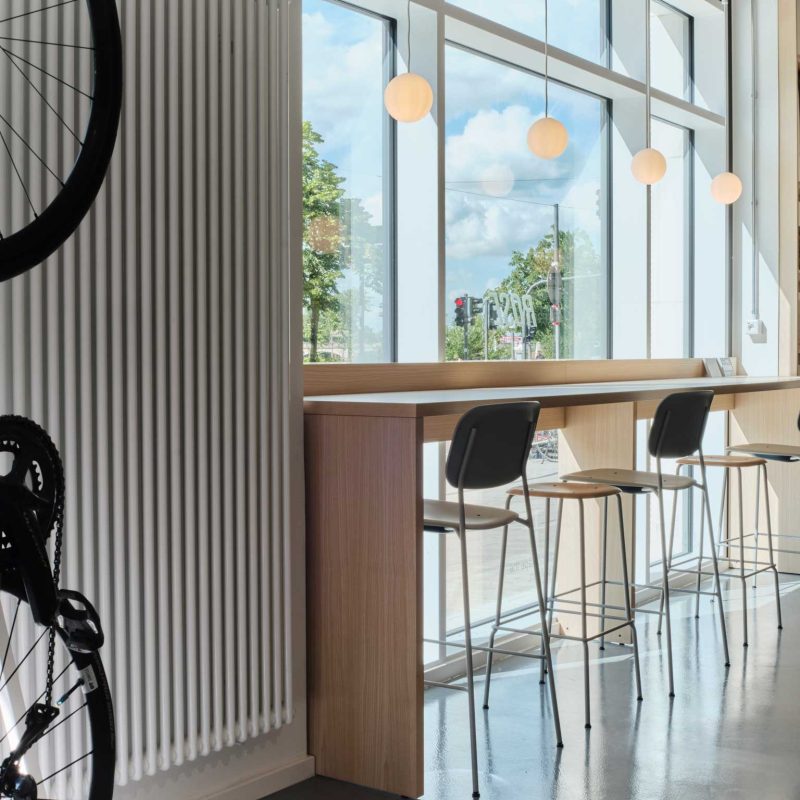 Rose Bikes – Brand Experience Store am Ballindamm in Hamburg: Cycling, Service und Café neu gedacht
